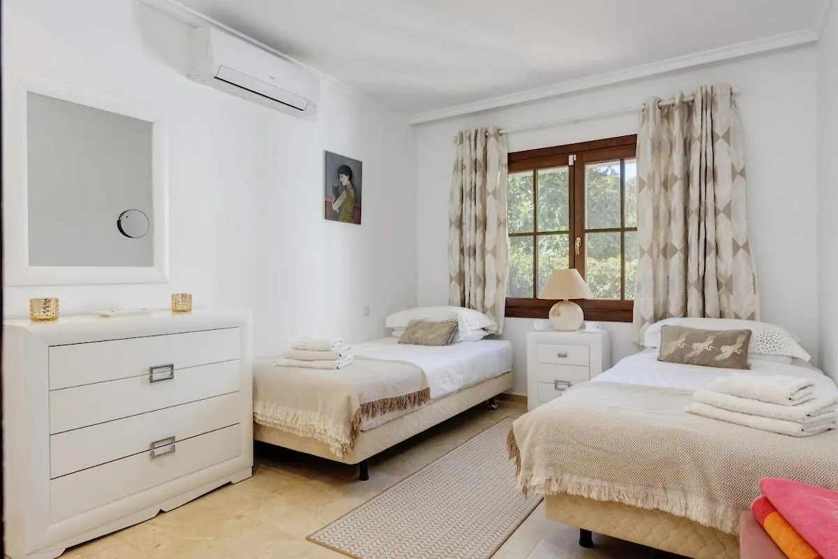 Casa Cumbre - 3 Bedroom Holiday Villa Marbella