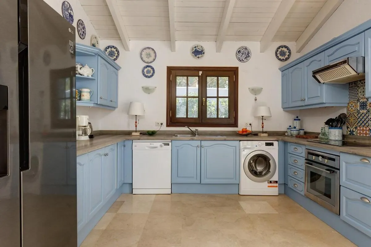 Casa Cumbre - 3 Bedroom Holiday Villa Marbella