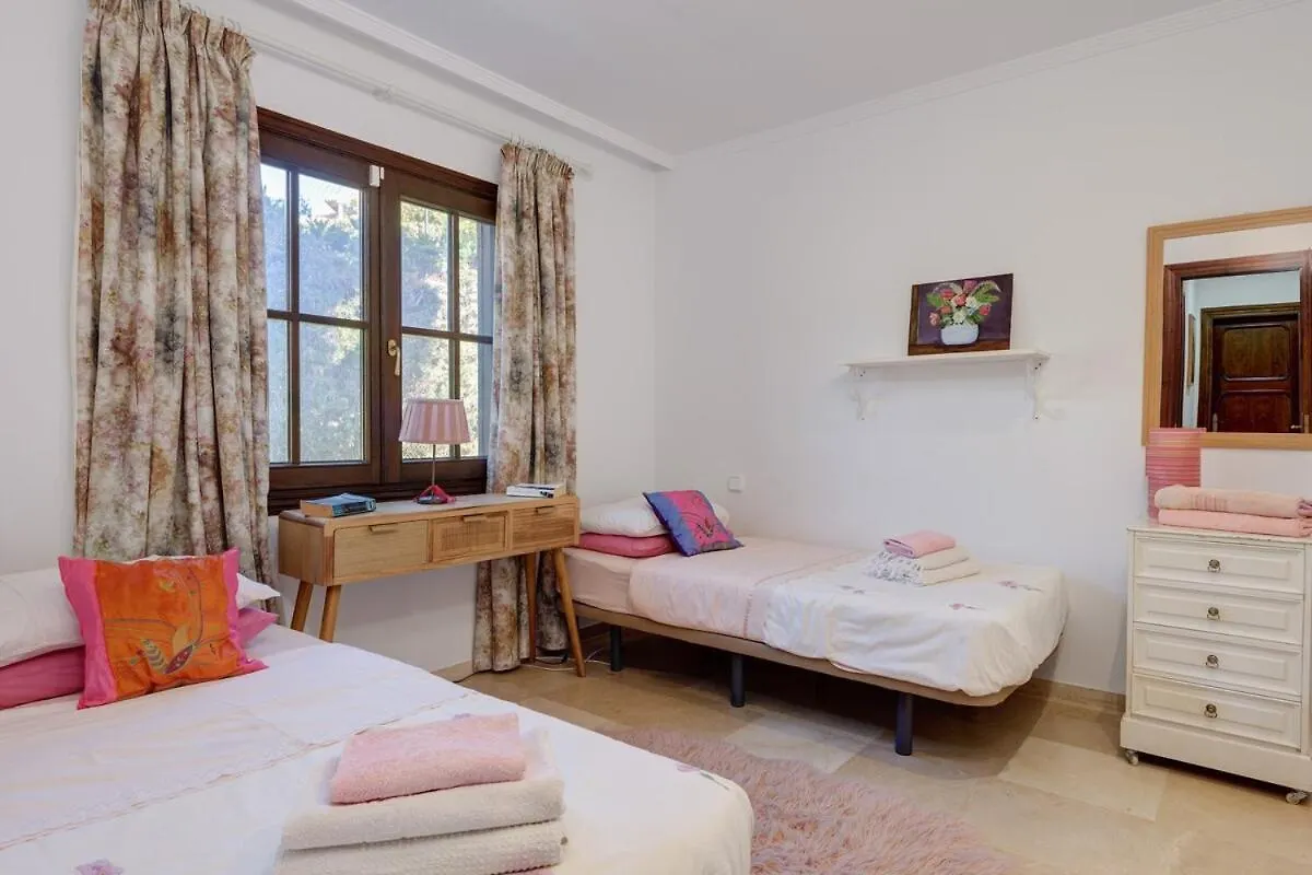 Casa Cumbre - 3 Bedroom Holiday Villa Marbella